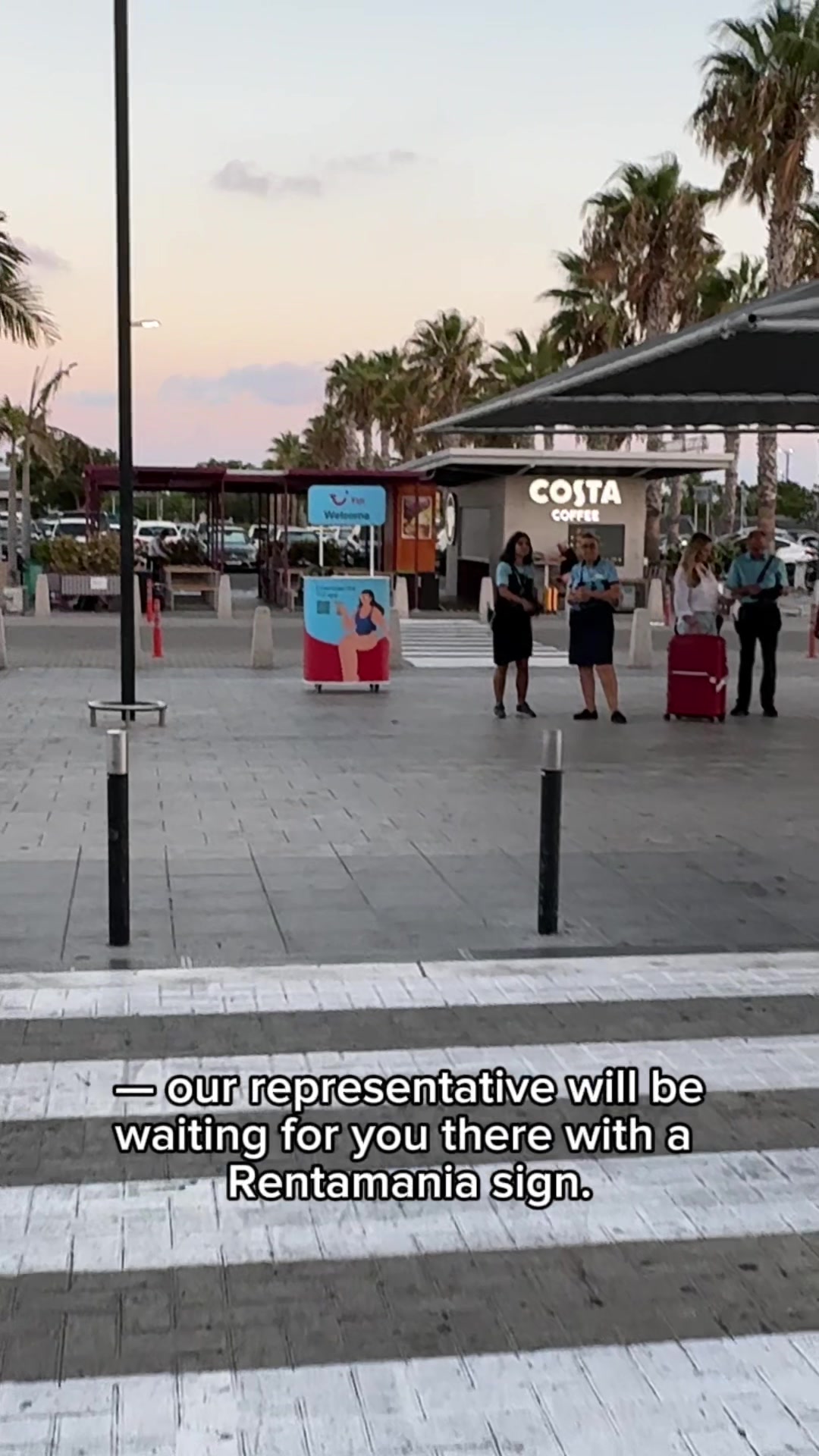 Киоск Costa Coffee напротив терминала аэропорта Пафоса — точка встречи Rentamania